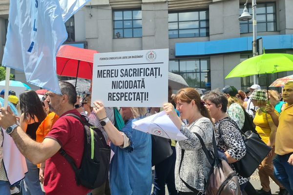 Cum îi păcălește statul pe greviști cu noua ordonanță. Categoria de angajați din educație care NU va primi cei 400 de lei promiși de Guvern