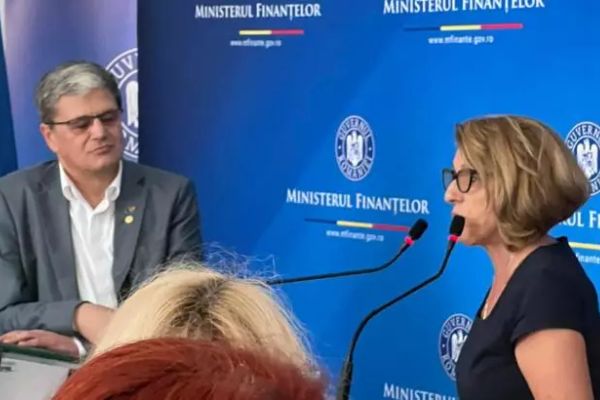 Protest la Finanțe. O angajată și-a dat demisia pe holurile instituției, în fața ministrului Boloș