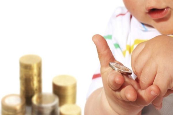 Alocația de stat pentru copii va fi indexată anual cu rata medie a inflației. De astăzi este lege