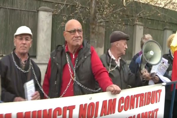 Protest major față de noua lege a pensiilor în fața Guvernului