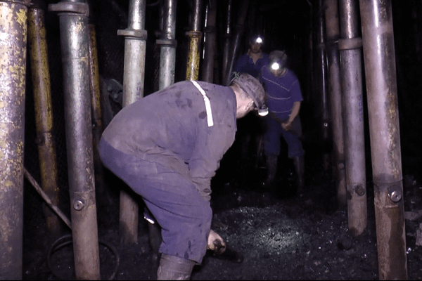 Minerii pensionari, nemulțumiți de RECALCULAREA pensiilor. Oamenii amenință cu proteste și procese colective