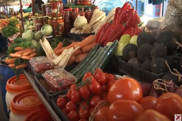 Agricultorii români muncesc foarte mult pentru produsele pe care le vând în piețe pe prețuri de nimic VIDEO