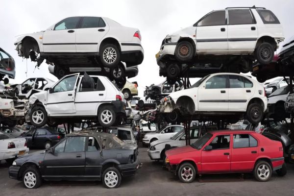 Programul Rabla 2025. Statul dă bani pentru mașină nouă. Cine poate beneficia de ecotichet