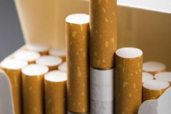 Se scumpesc țigările, de astăzi. Câți bani vor scoate în plus din buzunar fumătorii