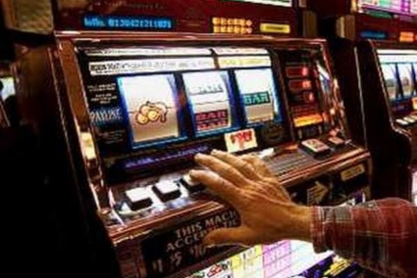 Legea „păcănelelor” a intrat în vigoare. Ce se întâmplă, de fapt, cu sălile de joc deja funcționale?