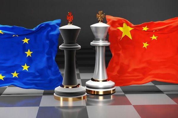 UE majorează taxa pentru importul de mașini electrice din China la 45%