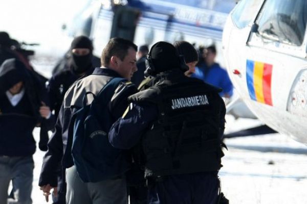 Zile grele pentru vameși. Vor putea fi controlați corporal la ieșirea din tură și le pot fi veritifcate mașinile