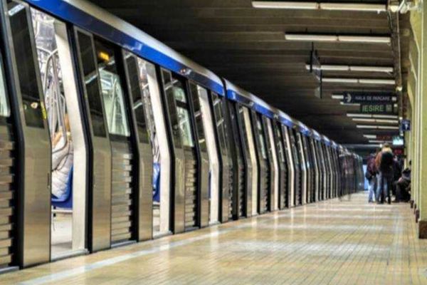 Angajații METROREX amenință cu greva
