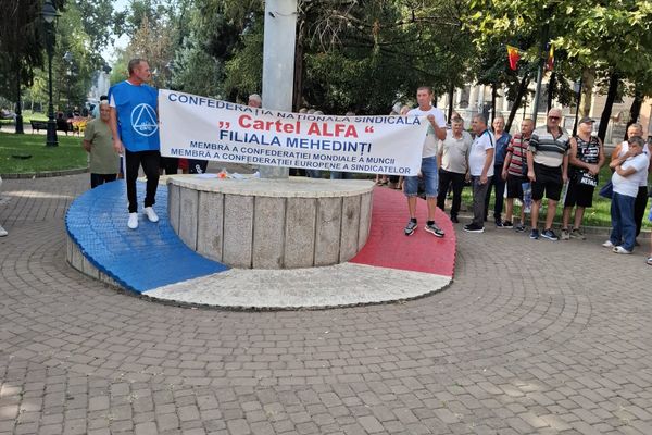 Minerii ies în stradă, nemulțumiți de recalcularea pensiilor: Suntem VICTIME ale noii legi - FOTO