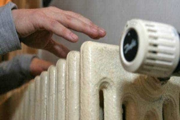 SUTE DE IMOBILE DIN BUCUREȘTI RĂMÂN FĂRĂ CĂLDURĂ 