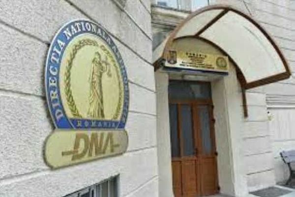 SCANDAL ÎN INDUSTRIA AVICOLĂ: AFACERIST VIZAT DE PERCHEZIȚII DNA DUPĂ CE A ÎNCERCAT SĂ EVITE SANCȚIUNILE PENTRU SALMONELLA LA FERMA DE PUI