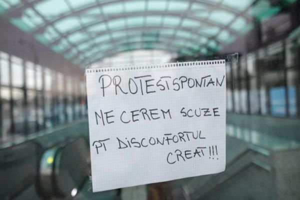 Circulație dată peste cap la metrou, pe fondul grevei japoneze. Mai mulți mecanici absentează "motivat", trenurile vin cu întârziere, 3 garnituri au fost suspendate