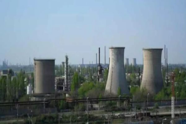 ROMÂNIA FURATĂ LA BUCATĂ: CUM A FOST DISTRUSĂ RAFINĂRIA ASTRA. ISTORIA ȚIȚEIULUI, PUSĂ PE BUTUCI