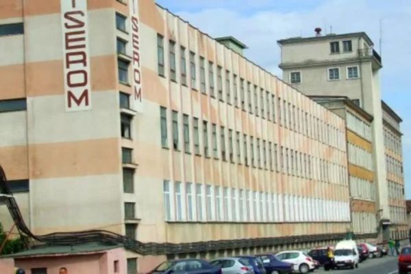 Cum a ajuns la faliment Ciserom, fabrica din Sebeș care făcea jumătate din ciorapii României?