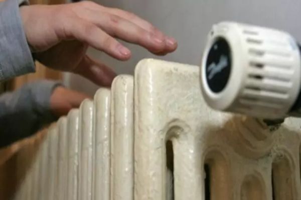 ZECI DE MII DE BUCUREȘTENI, FĂRĂ APĂ CALDĂ ȘI CĂLDURĂ DIN CAUZA AVARIILOR TERMOENERGETICA