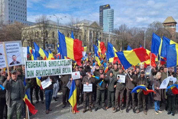 PROTEST AL SIVICULTORILOR, FEROVIARILOR ȘI REZERVIȘTILOR MILITARI ÎN FAȚA GUVERNULUI 