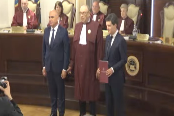 ȘEDINȚA SOLEMNĂ A CCR DE VALIDARE A ALEGERILOR. NICUȘOR DAN PREIA MANDATUL DE PREȘEDINTE AL ROMÂNIEI