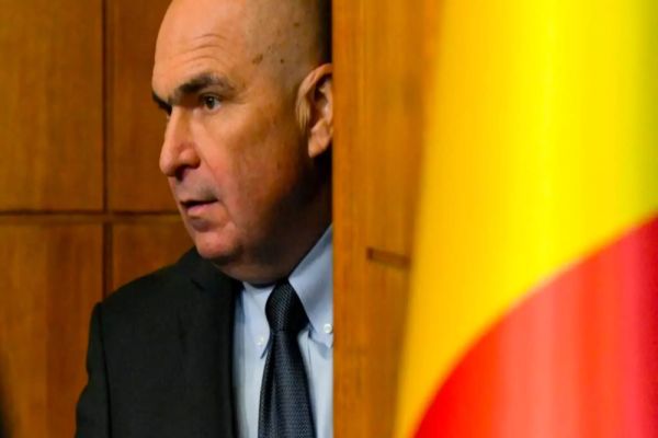 BOLOJAN PREGĂTEȘTE NOI MĂSURI DE AUSTERITATE DIN NOIEMBRIE, DUPĂ CE A ANUNȚAT O ȚINTĂ DE DEFICIT BUGETAR GREU DE ATINS 