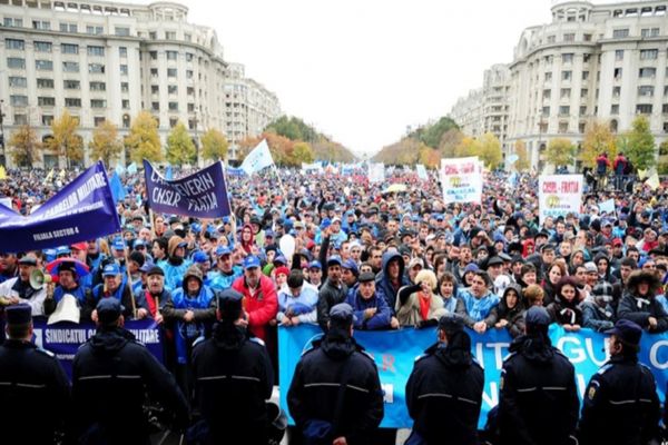 PROTEST AMPLU AL MARILOR CONFEDERAȚII SINDICALE ÎN FAȚA GUVERNULUI. CERERI PENTRU CREȘTEREA SALARIILOR,  PENSIILOR ȘI OPRIREA AUSTERITĂȚII 