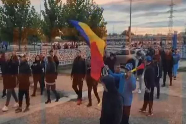PROTEST SPONTAN LA COMBINATUL SIDERURGIC GALAȚI. ZECI DE ANGAJAȚI SUNT ÎN ȘOMAJ TEHNIC PRELUNGIT 