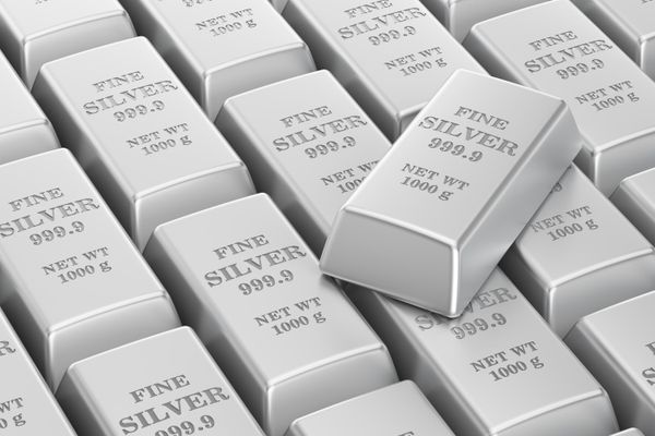 Argintul, la maxim istoric. Cererea record din India și deficitul global provoacă o creștere de 85% a prețului