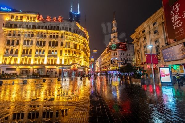 Consumul de energie electrică al Chinei a depășit pentru prima dată pragul de 10.000 de miliarde kWh