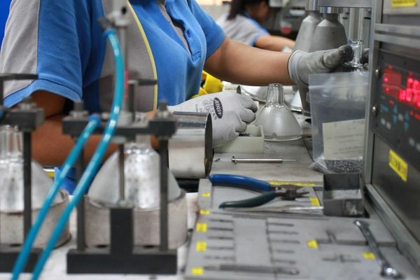 Încă o fabrică trimite oamenii în șomaj. 465 de angajați vor rămâne fără loc de muncă, începând din martie