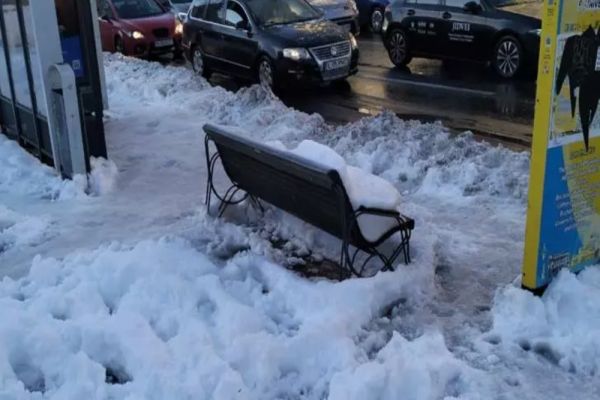 În loc să vină cu soluții, Primăria Generală s-a apucat să dea amenzi primăriilor de sector pentru modul în care au gestionat deszăpezirea