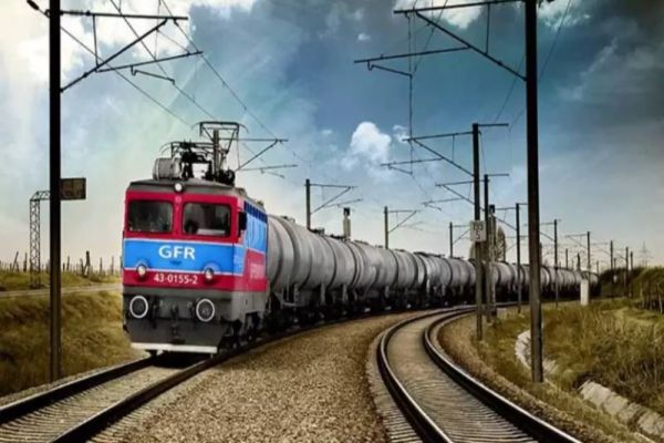 Trafic feroviar blocat între stațiile Petroșani-Târgu Jiu după ce o locomotivă s-a stricat