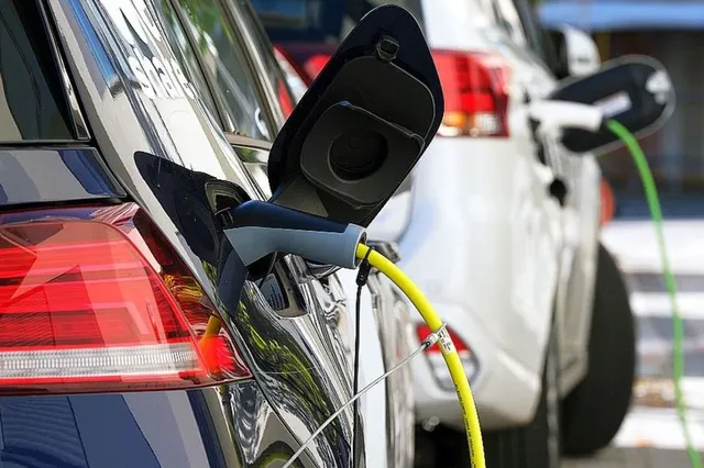 Românii au tăiat autoturismul de pe listă. Vânzările s-au prăbușit, segmentul de „electrice” s-au redus semnificativ – APIA