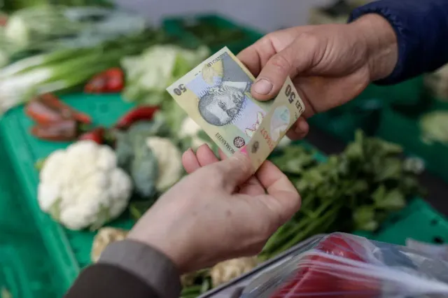Scumpirile nu se opresc: managerii din comerț și servicii se așteaptă la noi majorări de prețuri în lunile următoare – date INS