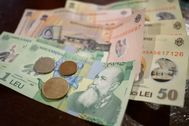 Românii spun că abia mai supraviețuiesc: „Pensia se duce în câteva zile”