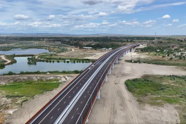 Primele parcări și benzinării de pe A7