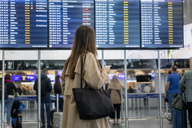 CJUE: Biletul de avion cumpărat online nu dă dreptul la proces în localitatea de domiciliu