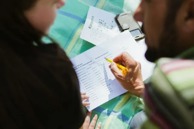 Munca în weekend: ce sporuri salariale și zile libere trebuie să acorde angajatorii
