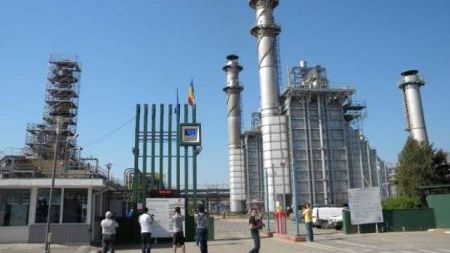 Petrobrazi, singura rafinărie funcțională din România, își reduce producția. Ce se întâmplă pe piața carburanților