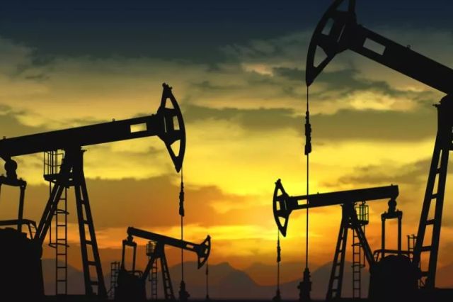 Prețul petrolului urcă brusc pe fondul tensiunilor din Orientul Mijlociu