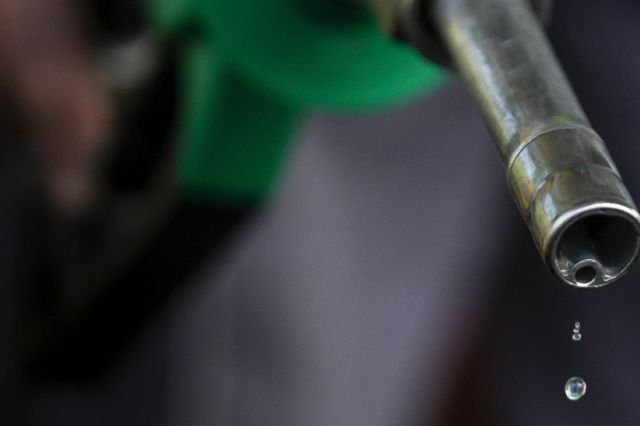 Statul promite „limitarea” prețurilor în timp ce benzina și motorina cresc. Ministrul Energiei respinge pragul de 10 lei, însă cifrele de la pompă spun altceva