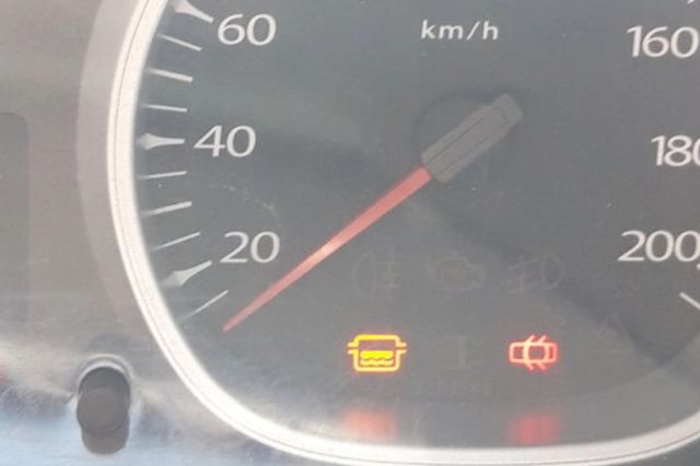 Scumpirea carburanților a "evaporat" din rezervoarele românilor circa 7 litri de benzina sau 10 de motorină la fiecare plin
