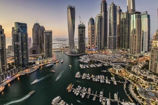 Fuga din Paradis: Bogătașii plătesc averi pentru a părăsi Dubaiul; cererea de zboruri private a explodat