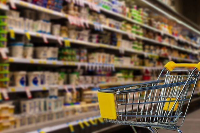 Schema de plafonare a adaosului comercial la produsele de bază expiră luna aceasta