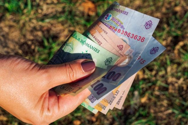 Cine sunt românii care primesc 2.250 de lei lunar la salariu? Anunțul momentului făcut de Ilie Bolojan