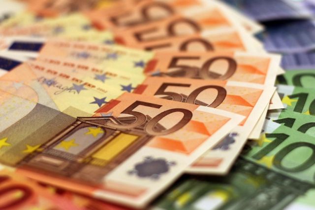 În plină criză economică, România riscă să fie penalizată cu 4 miliarde de euro. Bani europeni pierduți din cauza Guvernului