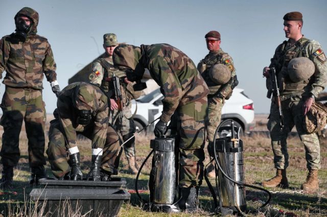 Industria auto din România se reorientează. Companiile care produc pentru constructorii de mașini vor să fabrice echipamente militare