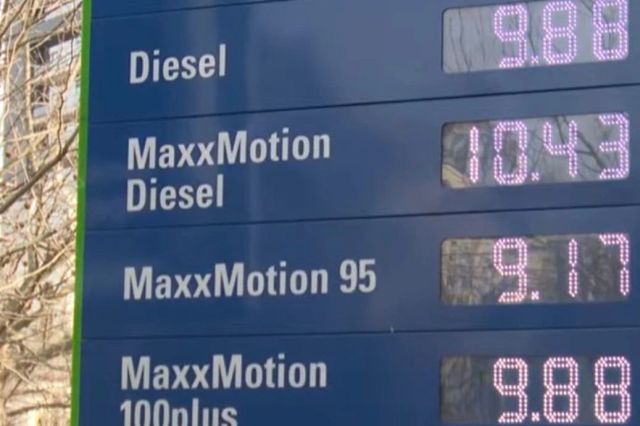 Prețurile la pompă continuă să crească: motorina a depășit 11 lei pe litru. 18 scumpiri consecutive în mai puțin de o lună