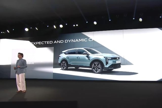 Dacia Striker, dezvăluită fără camuflaj: Cum arată modelul de 4,62 metri prezentat de șefa Dacia, Katrin Adt