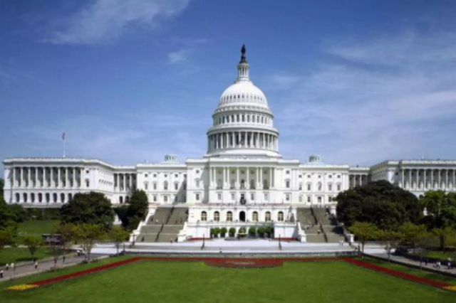 Casa Albă propune renunţarea la mii de angajaţi