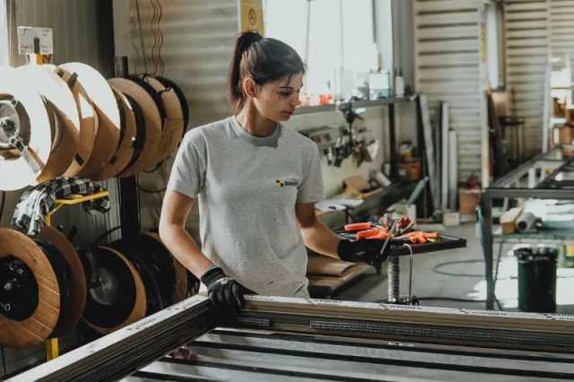 Facturi mai mici, confort mai mare. Cum ferestrele și ușile eficiente energetic reduc costurile de încălzire și răcire