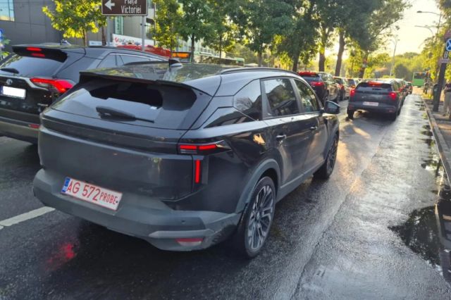 Dacia Striker a ieșit la probe în Capitală! Cum au reacționat bucureștenii când au văzut noul model