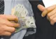 Majorare infimă a salariului minim în plin val de scumpiri. Angajatorii, loviți de taxe mai mari